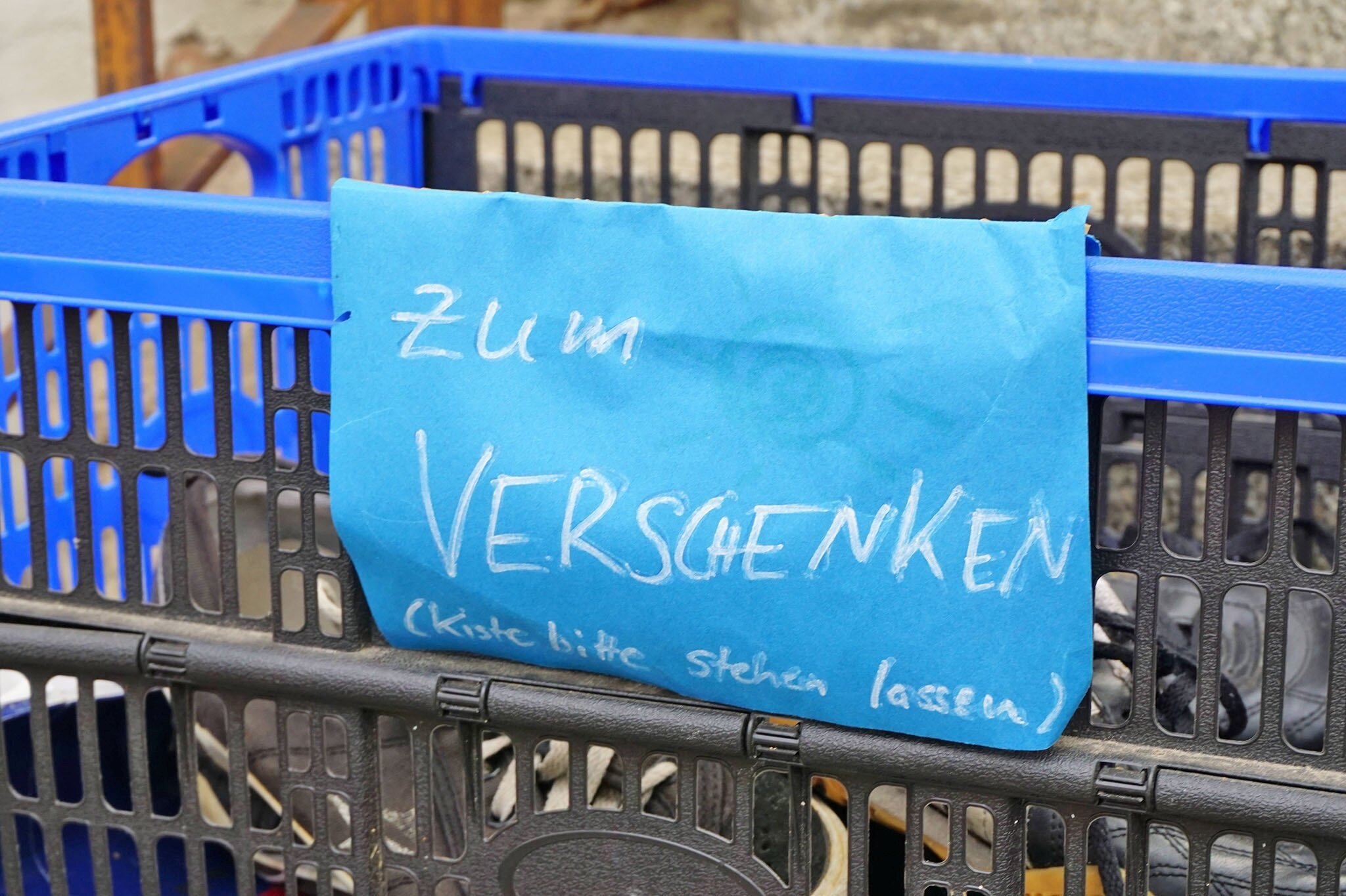 Müllentsorgung - „Verschenke“-Kisten auf der Straße sind nicht erlaubt