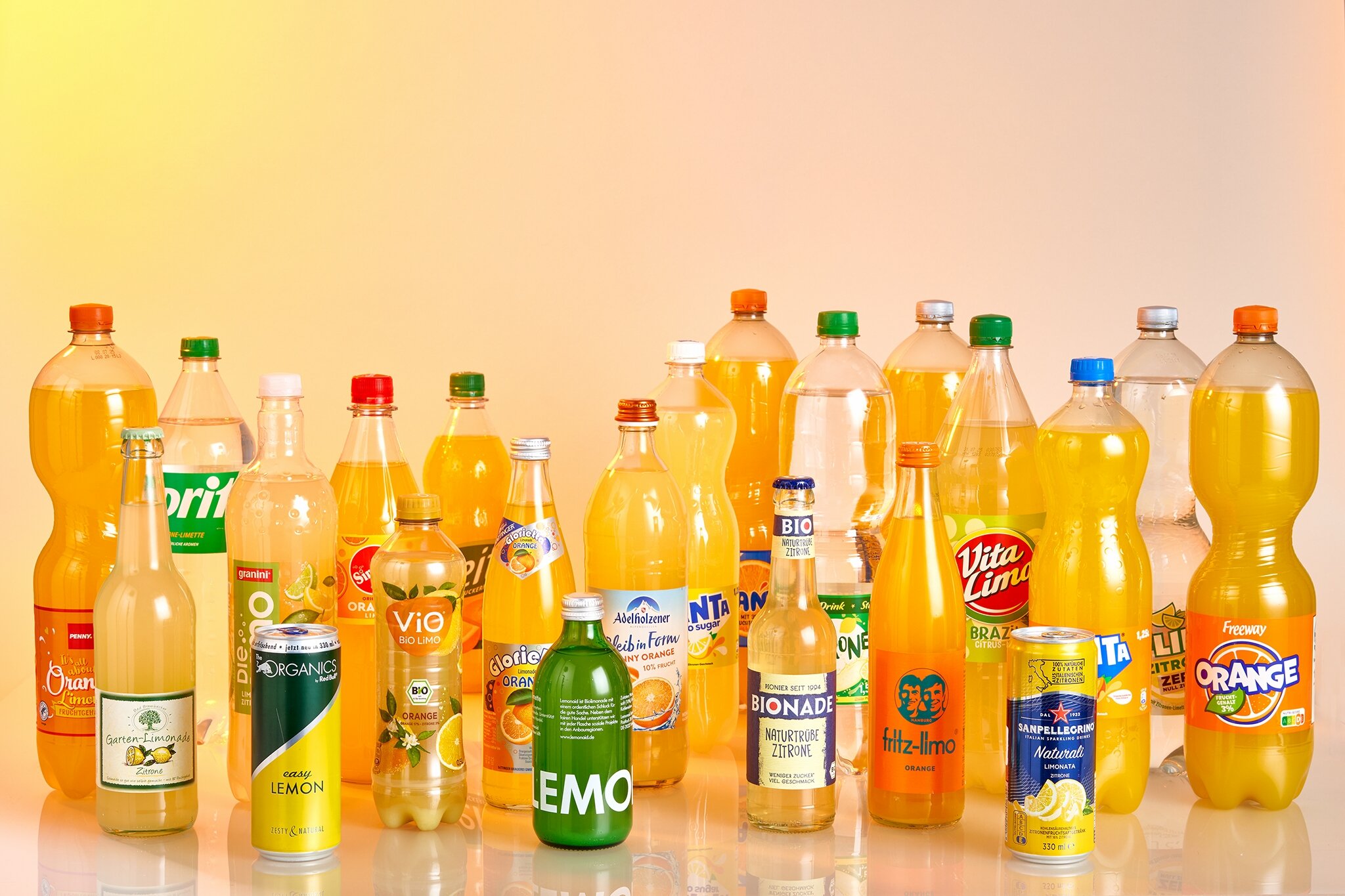 Viel Zucker und problematische Süßstoffe - Stiftung Warentest: Nur drei von 29 Zitrus-Limonaden schneiden gut ab
