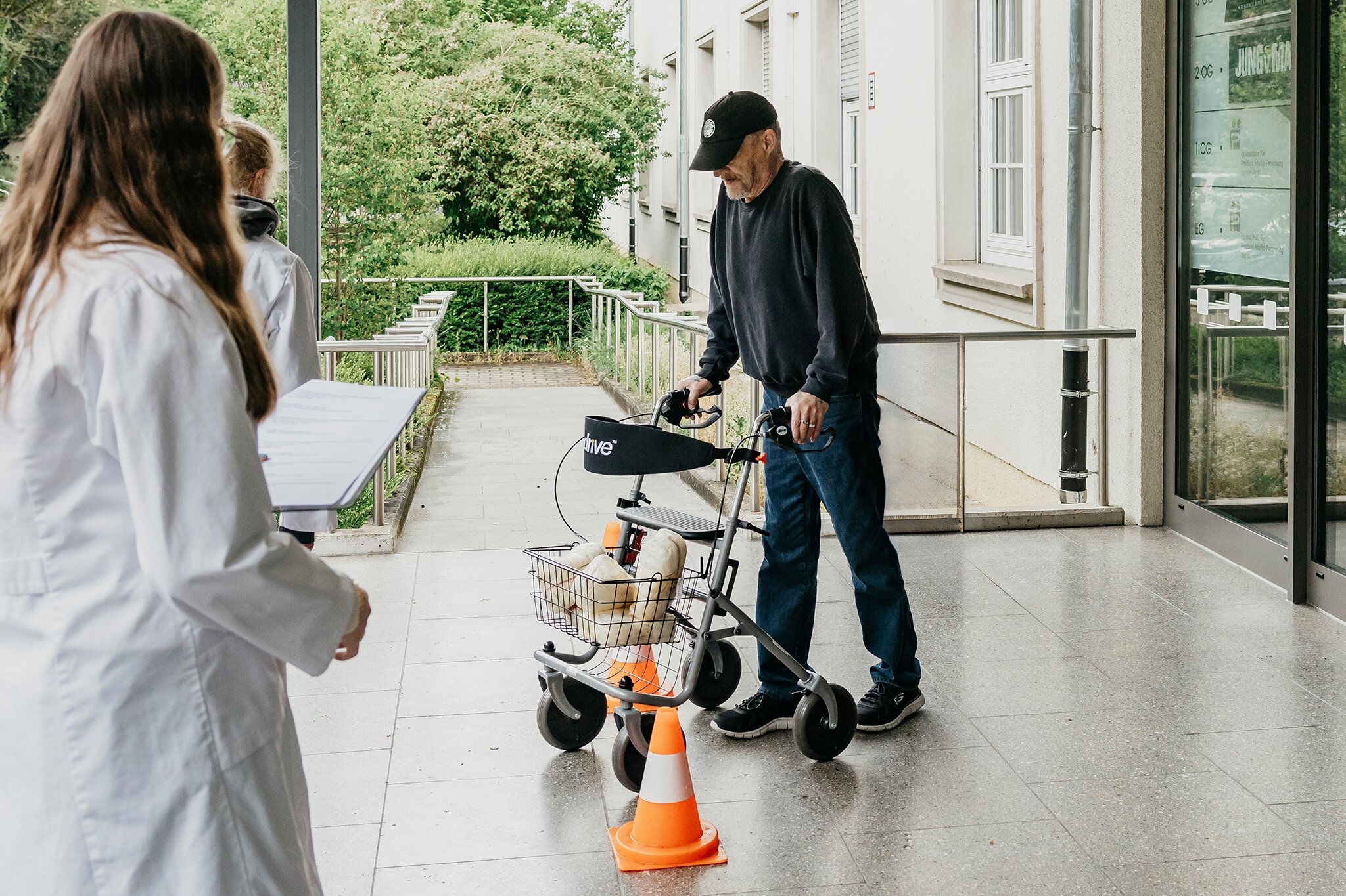 Rollatoren im Test - Gute Begleiter für alle Wege