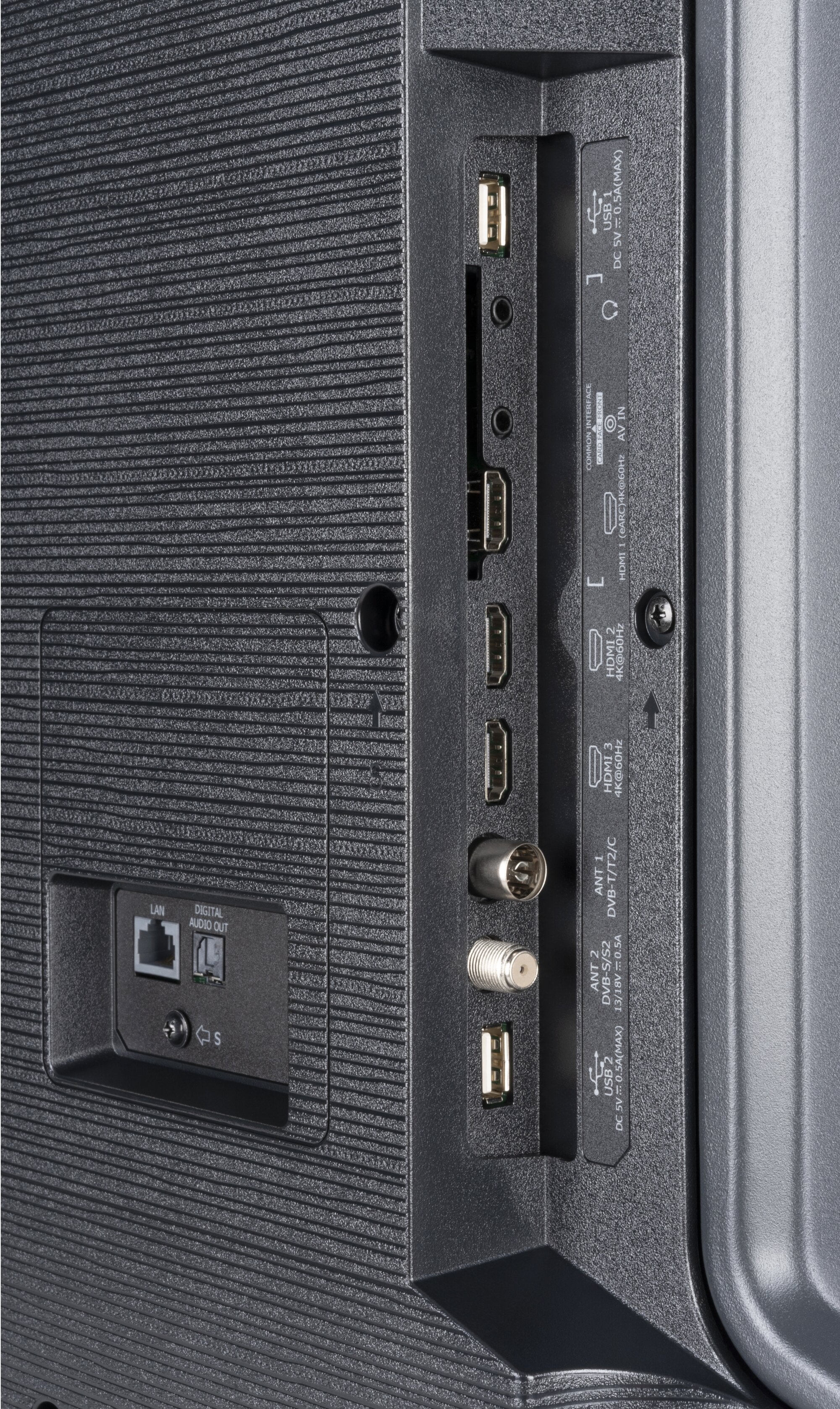 Hisense 55U6KQ Anschlüsse