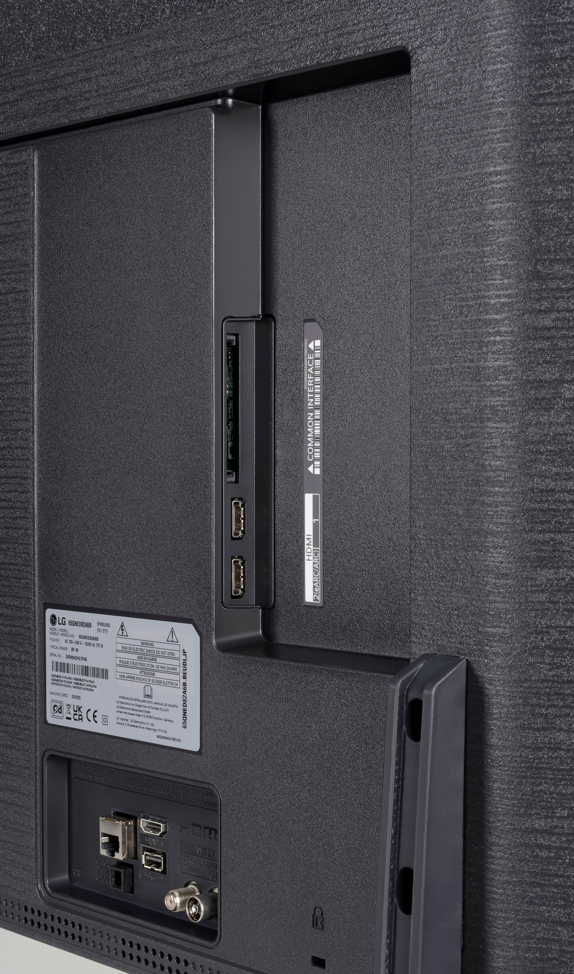 LG 65QNED82A6B Anschlüsse