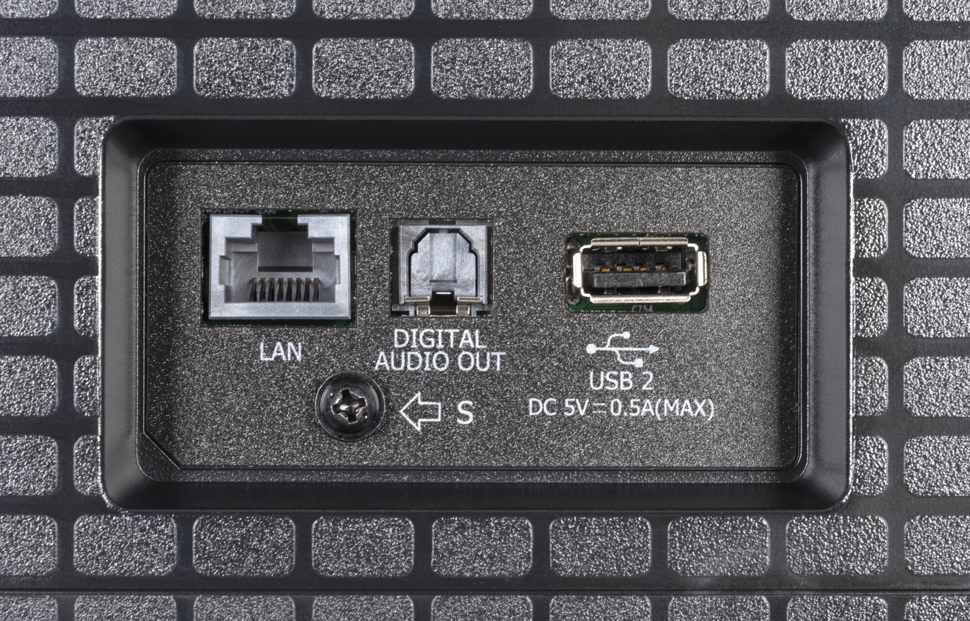 Hisense 50E8Q weitere Anschlüsse
