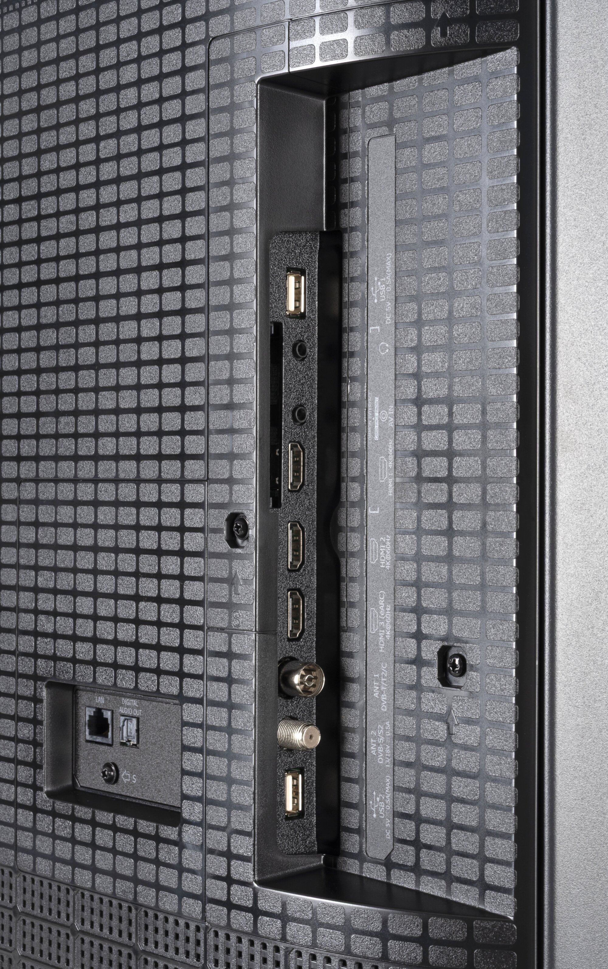 Hisense 55A7Q Anschlüsse