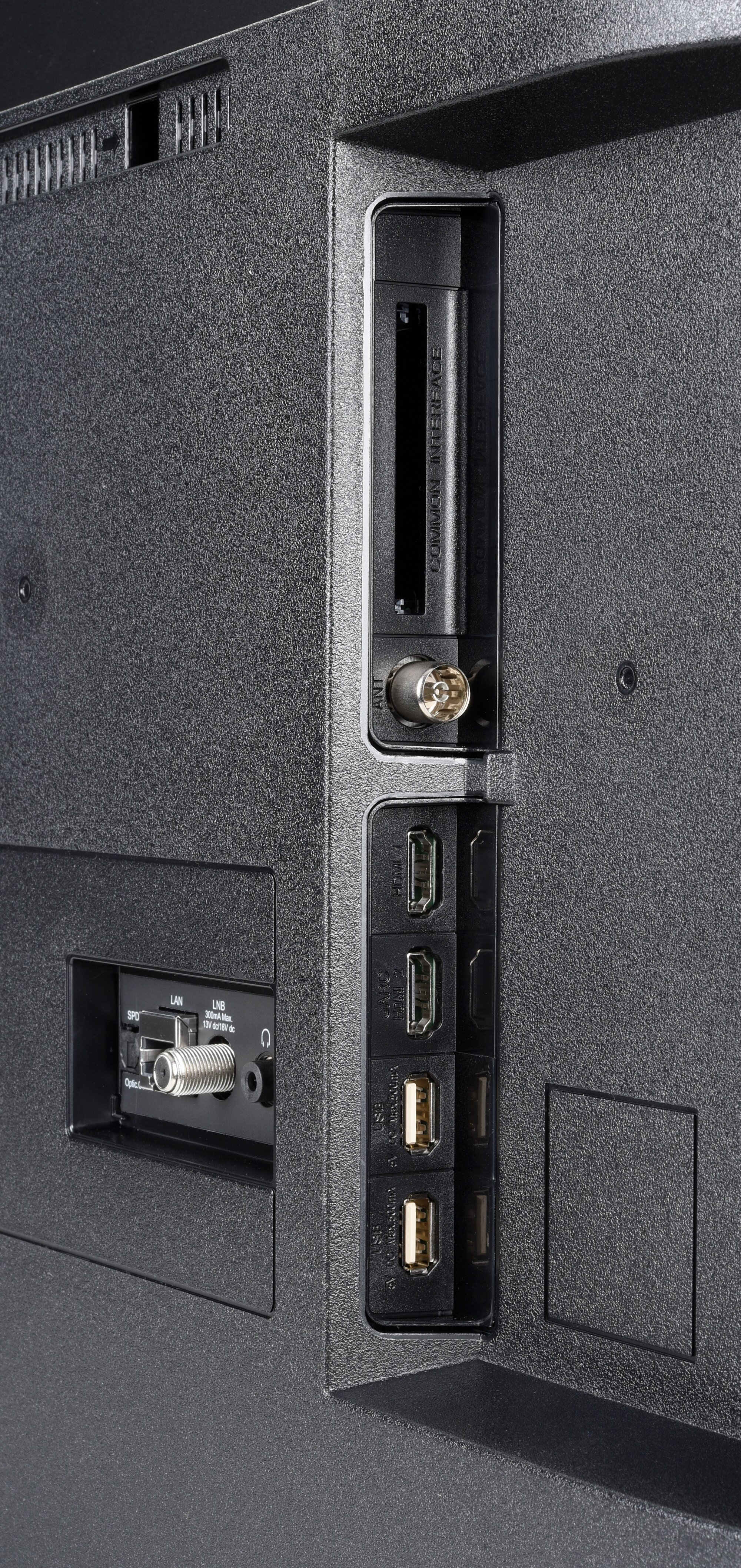 Panasonic TX-65JXW604 Anschlüsse