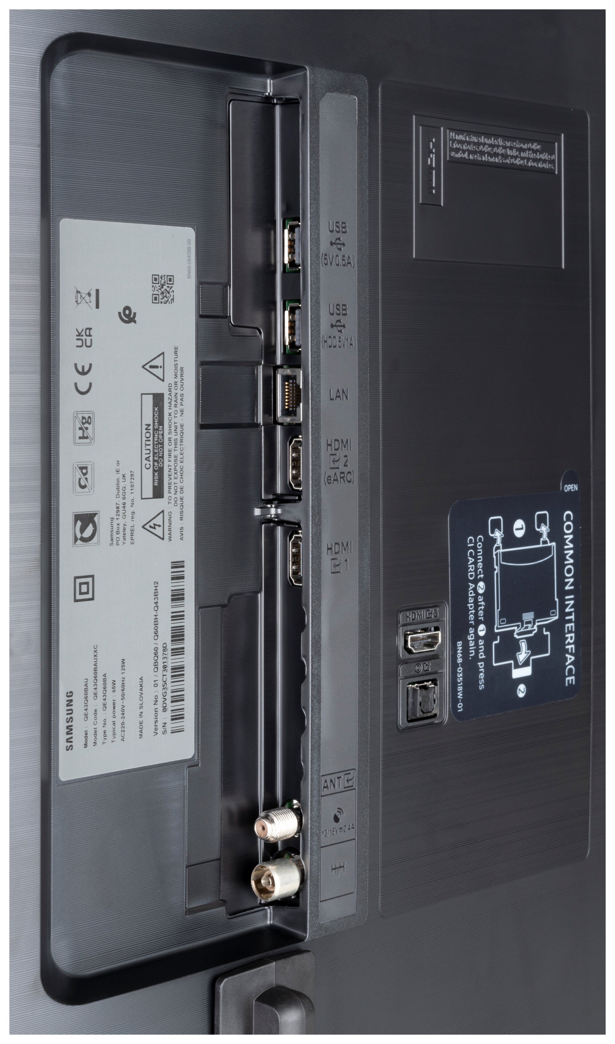 Samsung GQ43Q60BAU Anschlüsse